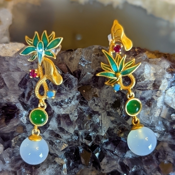 ASYMMETRICAL lotus 🪷 pendant earrings - Picture 2 of 5